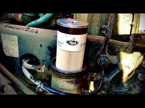 Видео: Как заменить топливные фильтры на двигателе Volvo Vnl D13