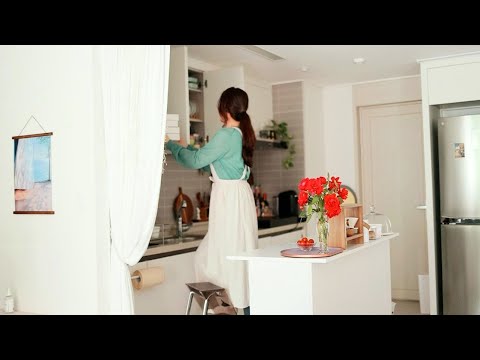 Видео: Небольшие советы по поддержанию порядка в кухонных шкафах(белая посуда/коробки для хранения и полки)