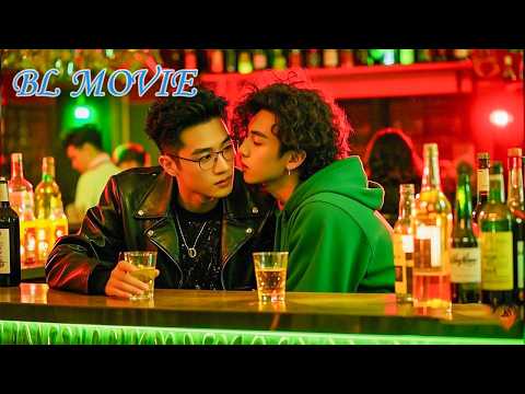 Видео: Босс мафии пьет в баре, а молодой парень смело признается в любви!