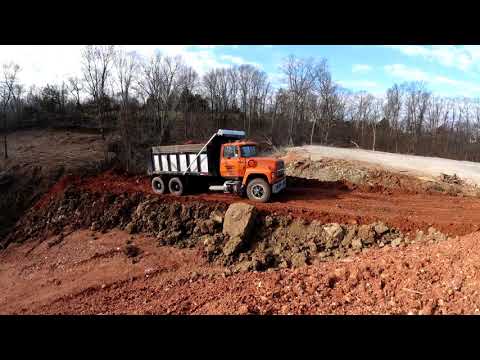 Видео: Сломалась гусянка на Барсике. Пора ему на покой?