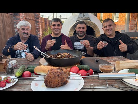 Видео: Внезапно приехали в гости к Саше и приготовили ужин! Шашлык из Ягненка, Жареная Утка и Мясной рулет