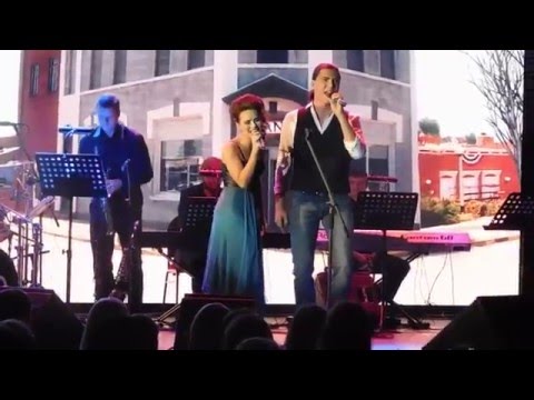 Видео: Вера Свешникова, Кирилл Гордеев – Этот мир запомнит нас (Те кто мы есть)