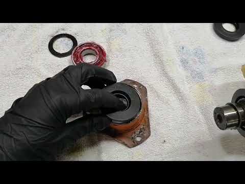 Видео: Замена подшипника ведущего вала и манжет/сальника снегохода "Буран"