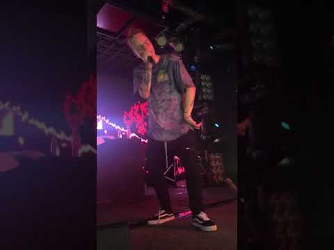 Видео: PHARAOH сидит на концерте. Звезды под кайфом