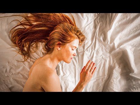 Видео: Слепая девушка спит с невидимкой и делает с ним...