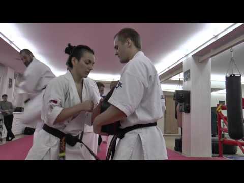 Видео: Применение удара уширо гери в ближнем бою от Андрея Чиркова