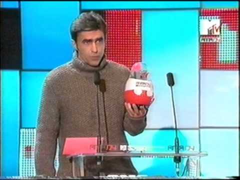 Видео: Премия " Легенда MTV" 2004 г . Бутусов награждает Каспаряна.