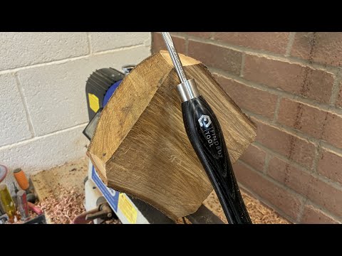 Видео: Дубовая чаша Natural Edge, изготовленная с помощью нового резца! - Точение по дереву