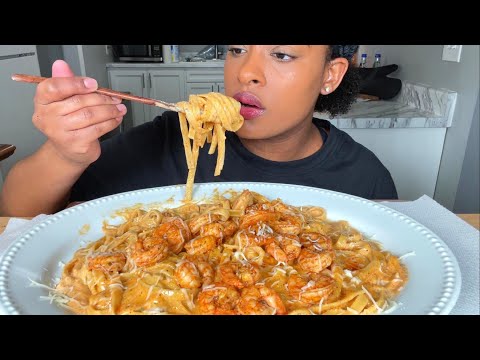 Видео: ASMR MUKBANG CREAMY CHEESY CAJUN SHRIMP FETTUCINE АЛЬФРЕДО ПАСТА NO TALKING 먹방 EATING SHOW
