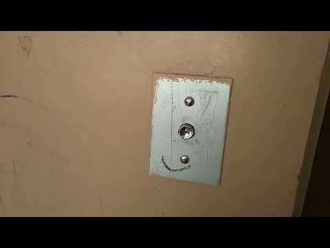 Видео: 3 лифта в ужасном 12-этажном общежитии + глючный грузопассажирский лифт! СМОТРЕТЬ ВИДЕО ДО КОНЦА!