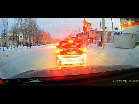 Видео: Въезд в город Красноуральск. Красивая зима.