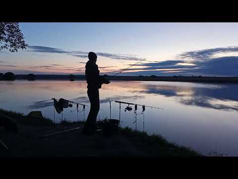Видео: Рыбалка на Сурском водохранилище длинной в 5 дней часть 3 слияние!)))