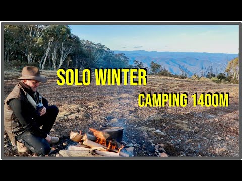 Видео: Одиночный зимний кемпинг на высоте 1400 м в горной местности Виктории.