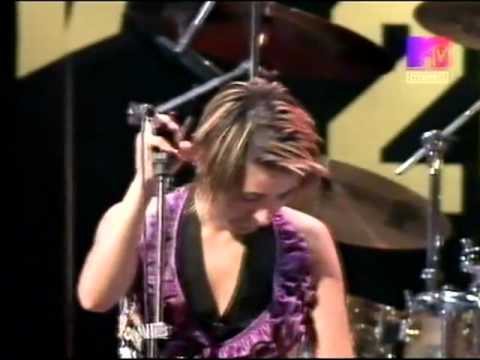 Видео: Медведица - МТ,Земфира [Maxidrom 2004]