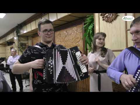 Видео: С НОВЫМ ГОДОМ! МУРАВУШКА ЖЕЛАЕТ ВАМ ВСЕГО ХОРОШЕГО! Пой гармонь, звени душа, песня русская слышна!