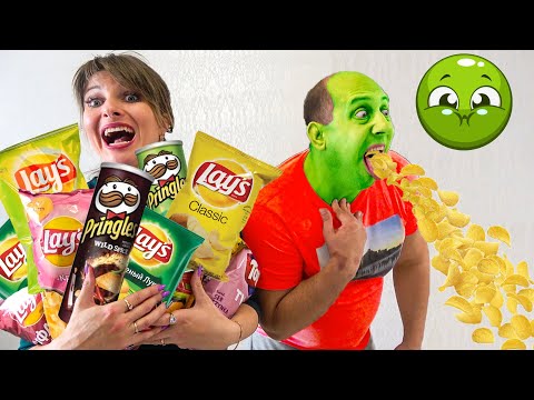 Видео: Толик ЕСТ ТОЛЬКО ЧИПСЫ ЦЕЛЫЙ ДЕНЬ / We eat ONLY CHIPS all day!!! Crazy Life