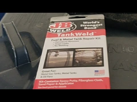 Видео: УСТРАНЕНИЕ УТЕЧКИ ТОПЛИВНОГО БАКА С ПОМОЩЬЮ JB WELD TANK WELD 1929 MERCEDES SSK REPLICA