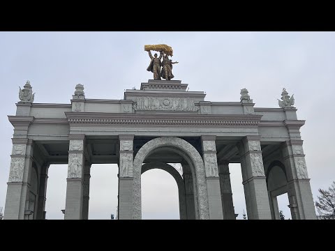 Видео: 🎄НОВОГОДНЯЯ МОСКВА 2025 🤗ВПЕРВЫЕ в Жизни НА ВДНХ🥰Каток, канатная дорога