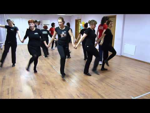 Видео: Български народни танци : Мелнишко хоро - танцов клуб Танцувай с Нас