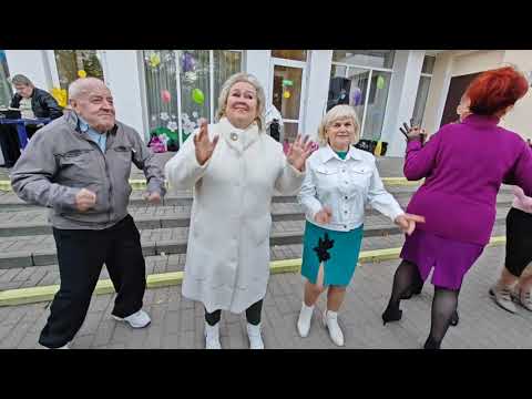 Видео: 26.10.24г..."РАДУЙТЕСЬ"... Пётр Сотник... звучит на танцполе в Гомельском парке...