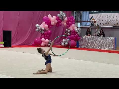 Видео: Фадєєва Поліна 2017 р, перший виступ з обручем. Коломия AliAnn cup 11.10.2025