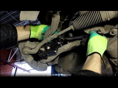 Видео: Замена нижних рычагов передней подвески на Mercedes Benz C180 1,6 Мерседес Бенц 2012 года