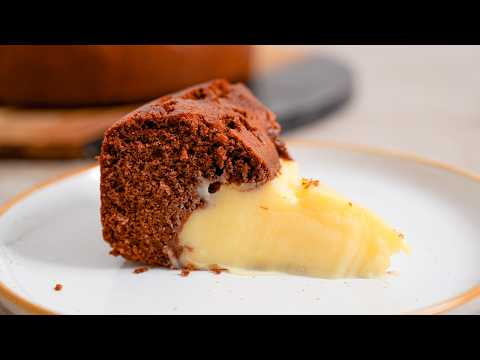 Видео: Пирог Вулкан! Выпекается сразу с кремом! Очень красивый и вкусный пирог