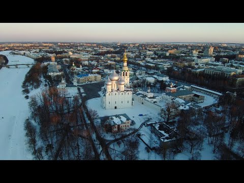 Видео: Вечерняя Вологда . Полет от моста 800 летия к Вологодскому кремлю . Центр Вологды с высоты . 4к.