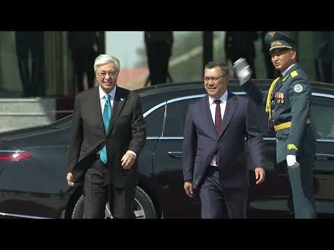 Видео: Церемония официальной встречи президентов Садыра Жапарова и Касыма-Жомарта Токаева