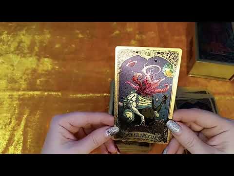 Видео: распаковка обзор  шикарной♥️ темной💀👻 колоды "Мифы Ктулху" в золоте 🌟