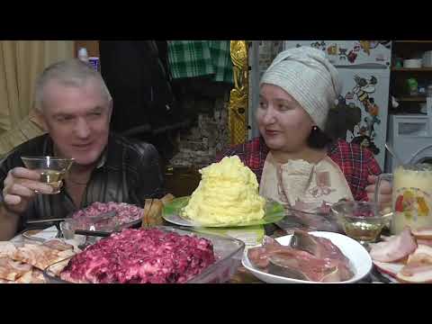 Видео: MUKBANG RUSSIA|УРА!!!! 8тыс.телезрителей!!!ТРАДИЦИОННОЕ ПЮРЕ, РЫБА,ШУБА,КОПЧЕНОСТИ и ИГРИСТОЕ!