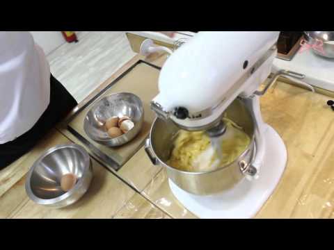 Видео: СуперБейкер. Готовим эклеры с двумя начинками