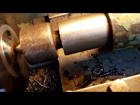 Видео: отрезаю болванку 180 мм. на токарном резцом