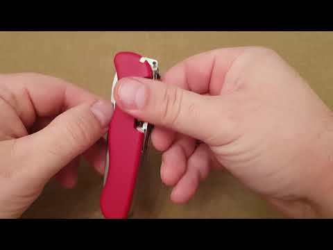 Видео: Victorinox Outrider. 111. Самый тонкий с ножницами