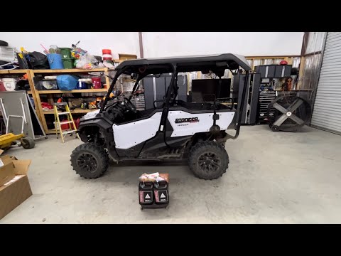 Видео: Замена масла Honda Pioneer 1000-5