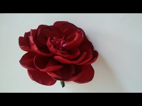 Видео: Мастер класс: пышная роза из лент/How to make a rose out of satin ribbons/handmade fabric flowers