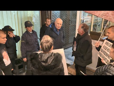 Видео: 27. Марш за ангелите: Родителите реагираа што обвинет седи во ресторан со кандидат за градоначалник