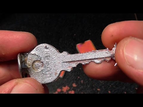 Видео: ##как сделать дубликат ключа из свинца##how to make a duplicate key made of lead