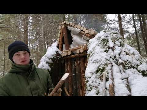 Видео: Строим шалаш в лесу 2.0 | ДЕЛАЮ СКАТ У КРЫШИ. Bushcraft