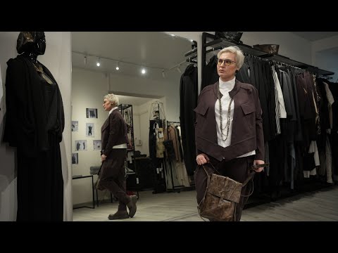 Видео: Нестандартные и яркие образы для офиса и не только | Комфортные и практичные костюмы CROKI