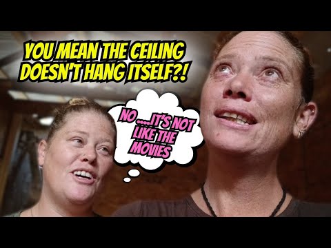 Видео: Вы имеете в виду, что потолок сам по себе не висит?! | Подготовка к потолку и обрамление входной ...