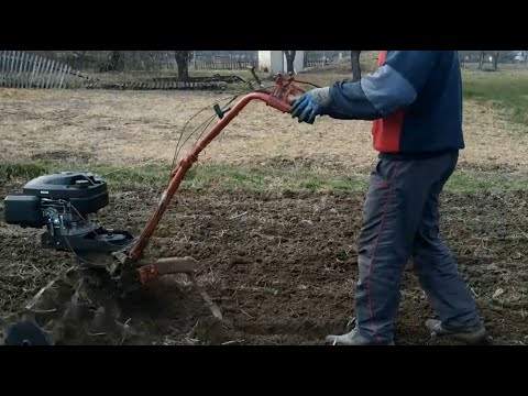 Видео: Закрытие влаги в почве весной