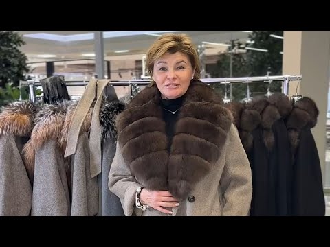 Видео: НОВАЯ КОЛЛЕКЦИЯ👀ПАЛЬТО ВЫПОЛНЕННОЕ ИЗ  ТКАНИ 100% ШЕРСТЬ❤️ОТДЕЛКА ИЗ СЪЕМНОЙ ЧЕРНОБУРОЙ ЛИСЫ🔥69900р.
