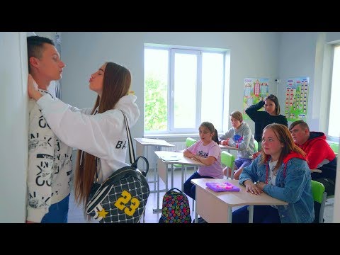 Видео: Устроили ЛЮБОВЬ в ШКОЛЕ!!! 9-А против 10-Г