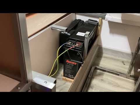 Видео: Электрика автодома на легковом прицепе (промежуточный результат)