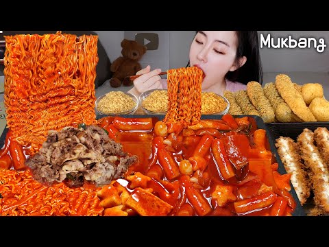 Видео: REAL MUKBANG▶Спечительный токбокки с раменом и свининой кулиткойㅣREAL SOUNDㅣASMR MUKBANGㅣEATING SHOW