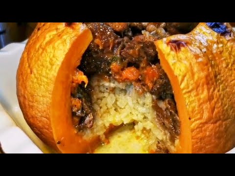 Видео: Запеченная тыква, фаршированная тушенкой и рисом. Вкусное рождественское блюдо.