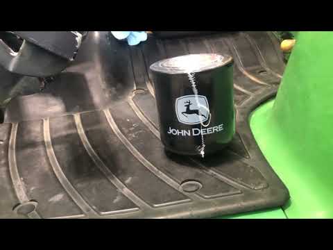Видео: Замена масляного фильтра гидростатической трансмиссии John Deere 4200
