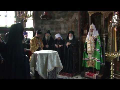 Видео: Патриарх Кирилл совершил молебен в монастыре Хиландар
