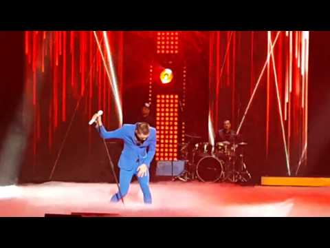 Видео: Дима Билан зажег весь зал! Удачные песни "Радио Дача" 20.04.2017